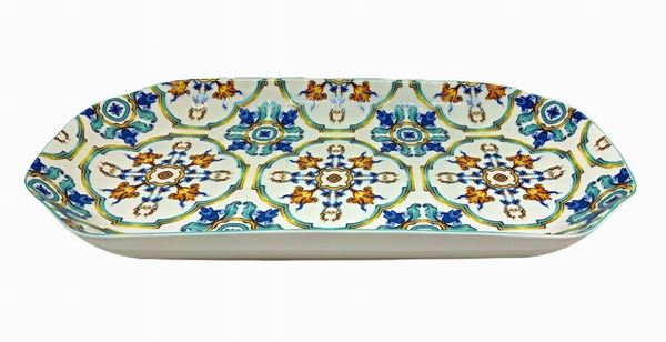 Centrotavola in porcellana Brandani, in porcellana Collection Cabaret medicea. Cm 30x17. 
Cm 30x17
