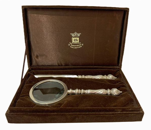 Desk set consisting of a magnifier and cutter in Sheffield, Jordan Sheffield Collection. In original box