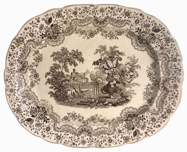 Antico piatto ovale raffigurante paesaggio 