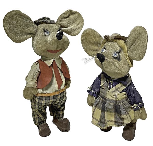 Plush Couple depicting anthropomorphic subjects in traditional dress (Topo Gigio). Probable German production. 40s. Signs of use