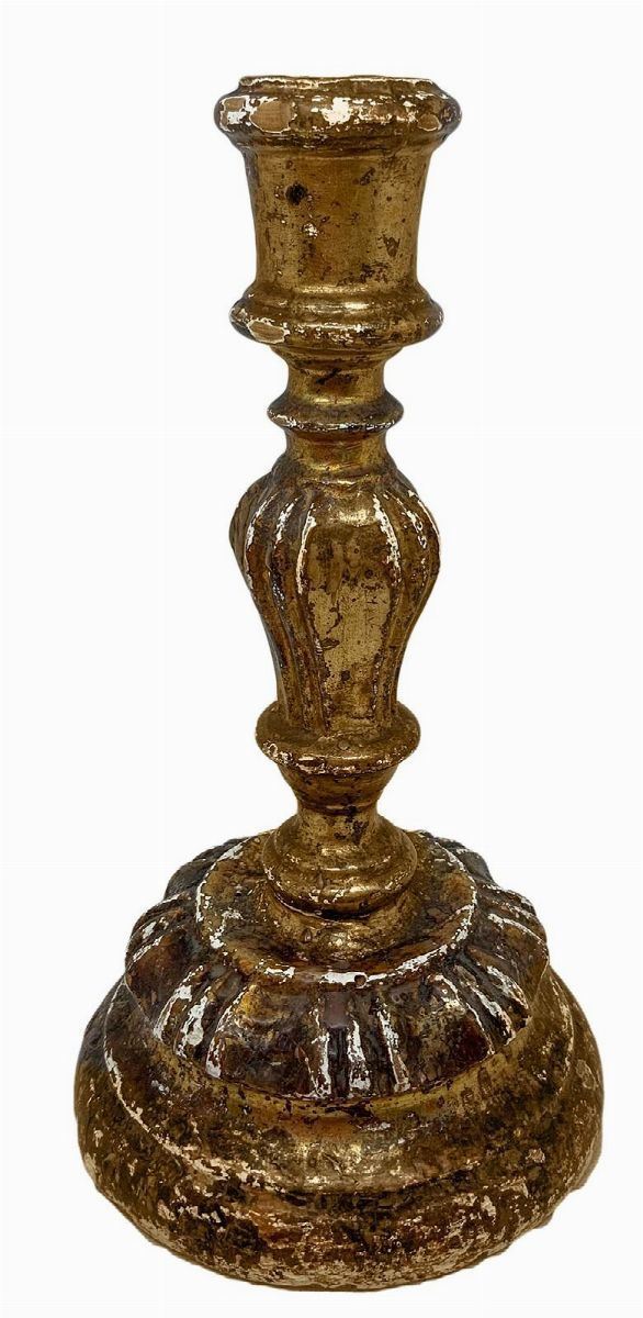 Candlestick in gilded wood. Nineteenth century. H 24 cm.