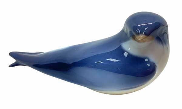 Copenhagen porcelain figurine depicting bird. H 5x11 cm