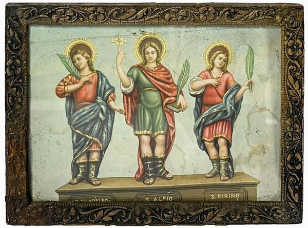 Antica stampa raffigurante S.Filadelfo, Sant’Alfio e San Cirino, XIX secolo. In cornice intagliata a fiori e foglie (2). Cm 17x24