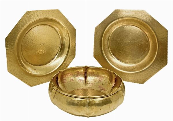 Group of three bowls Golden brass trays. Diameter 20 cm, 16 cm diameter