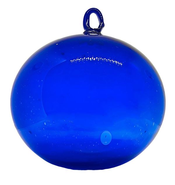 Sfera blu cobalto in vetro soffiato di Murano, diametro  cm 19. Sfera blu cobalto in vetro soffiato di Murano, diametro
cm 19