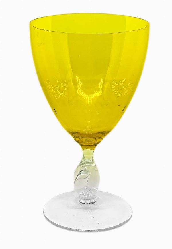 Yellow goblet, 20th century.
.
H 21 cm