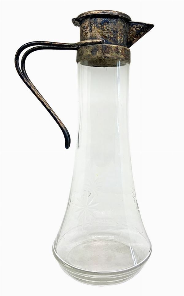 Glass carafe and pewter cap.
H 29.5 cm