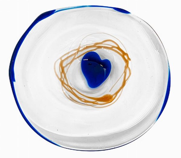 Small glass centerpiece with streaks in blue and brown tones. 20th century, Ioan Tamaian, Romania, 20th century. Diameter 22 cm